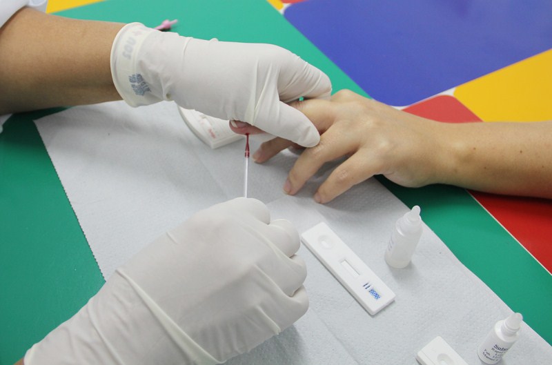 TESTES RÁPIDOS SÃO OFERECIDOS GRATUITAMENTE NAS UNIDADES DE 